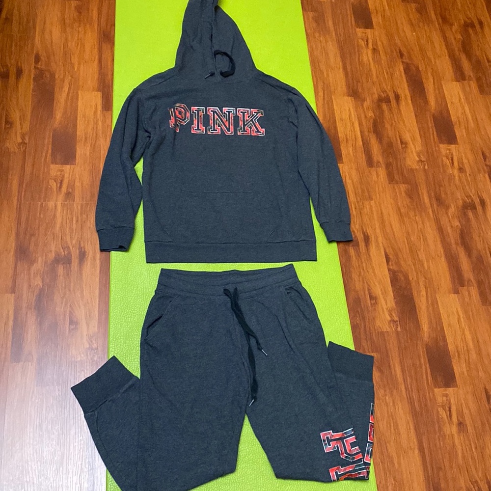 Victoria’s Secret PINK Set sweatshirt and jogger